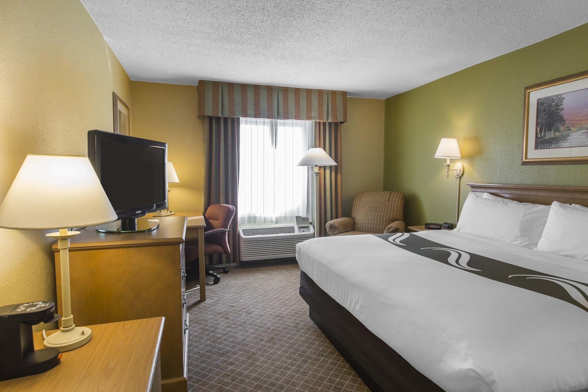 Quality Inn Перрісберґ Екстер'єр фото