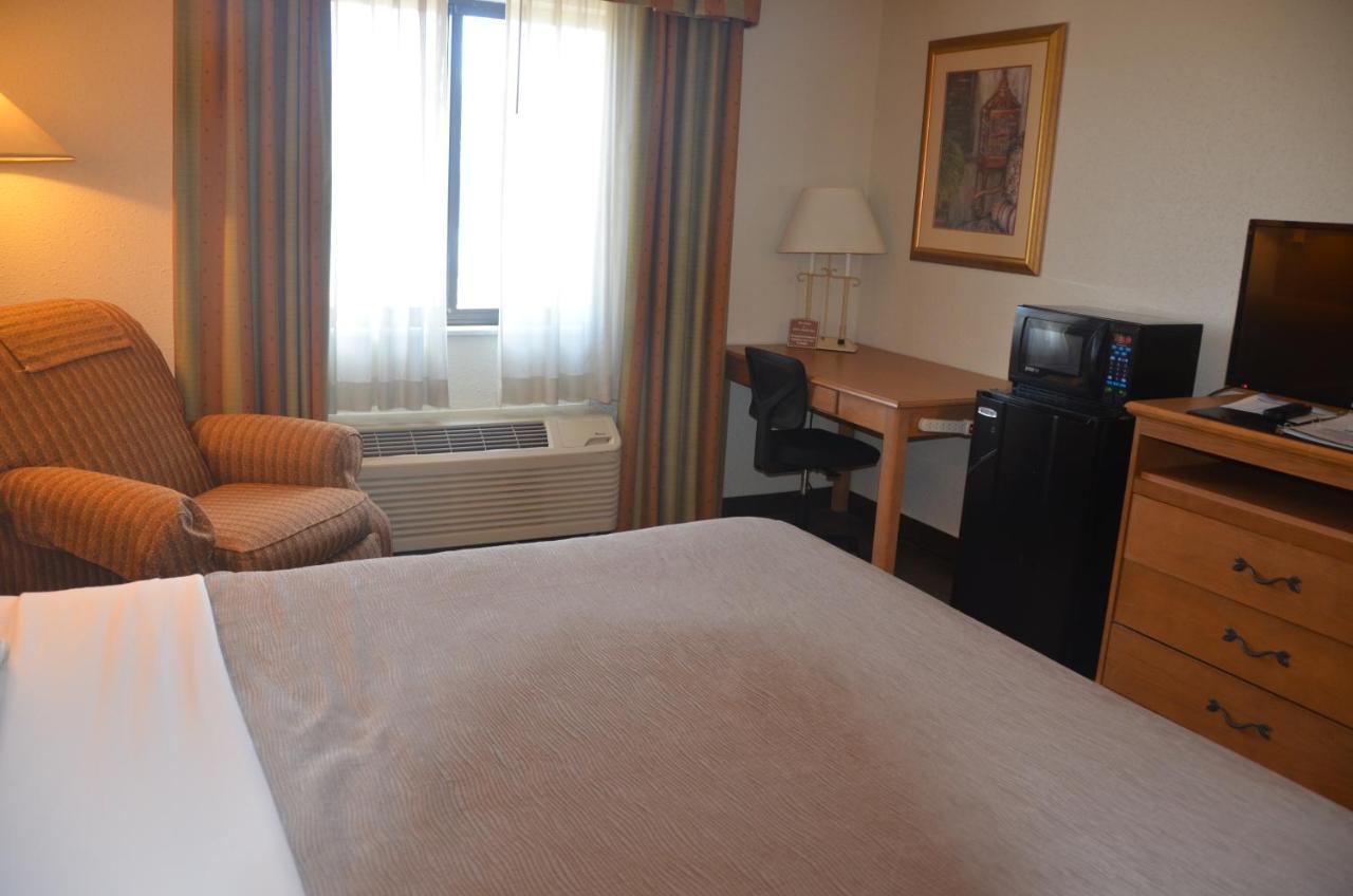 Quality Inn Перрісберґ Екстер'єр фото