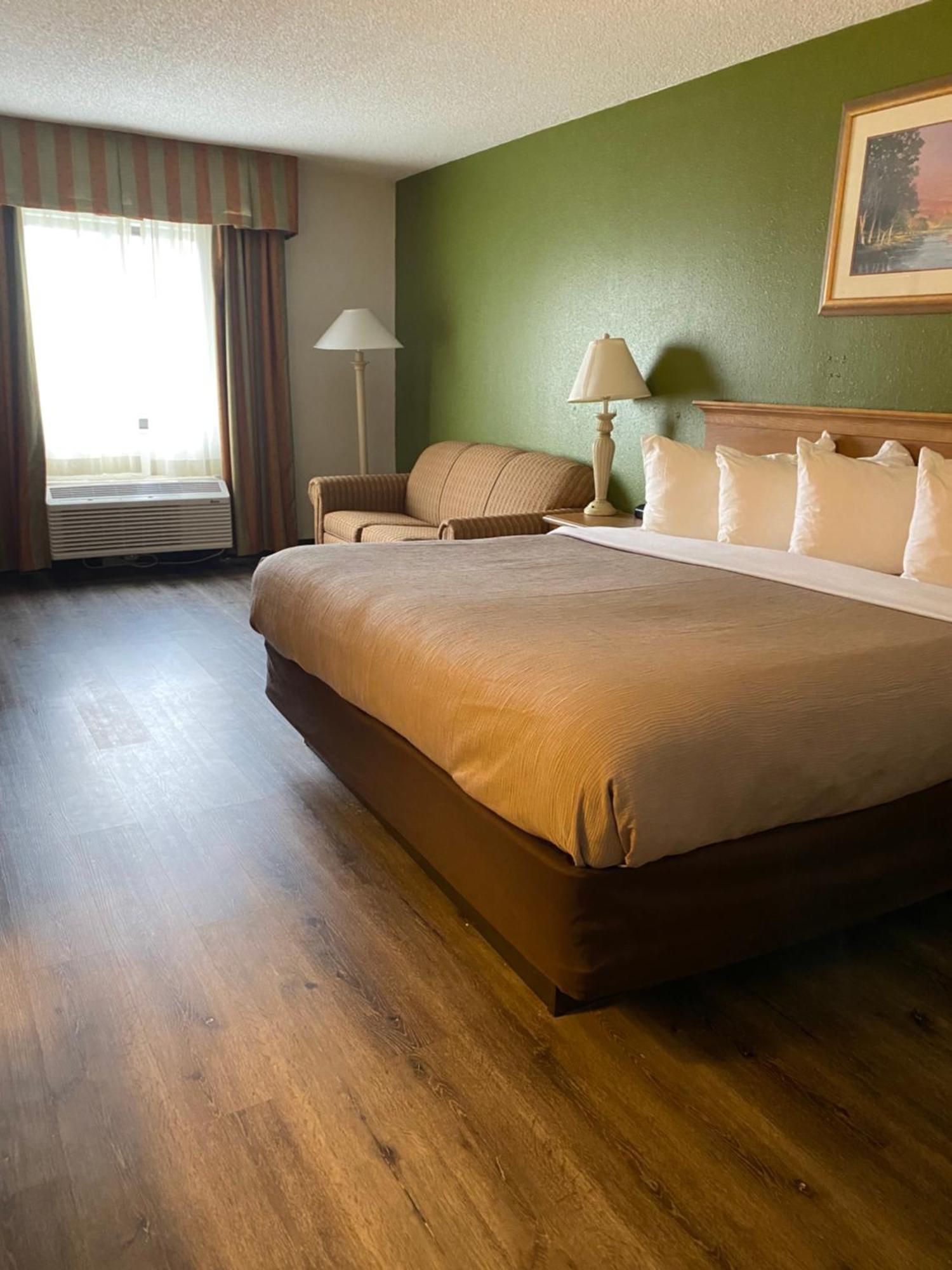 Quality Inn Перрісберґ Екстер'єр фото