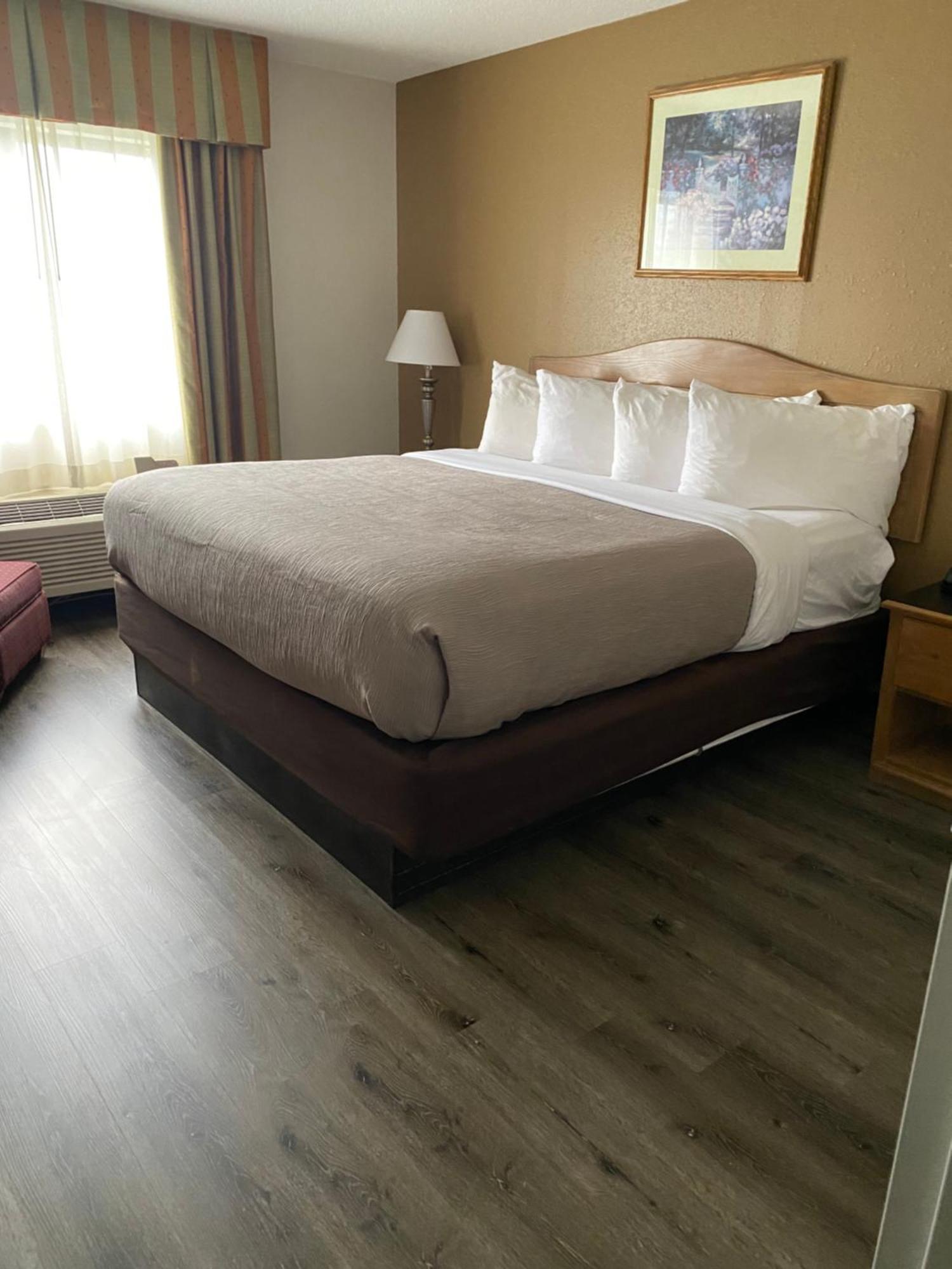 Quality Inn Перрісберґ Екстер'єр фото