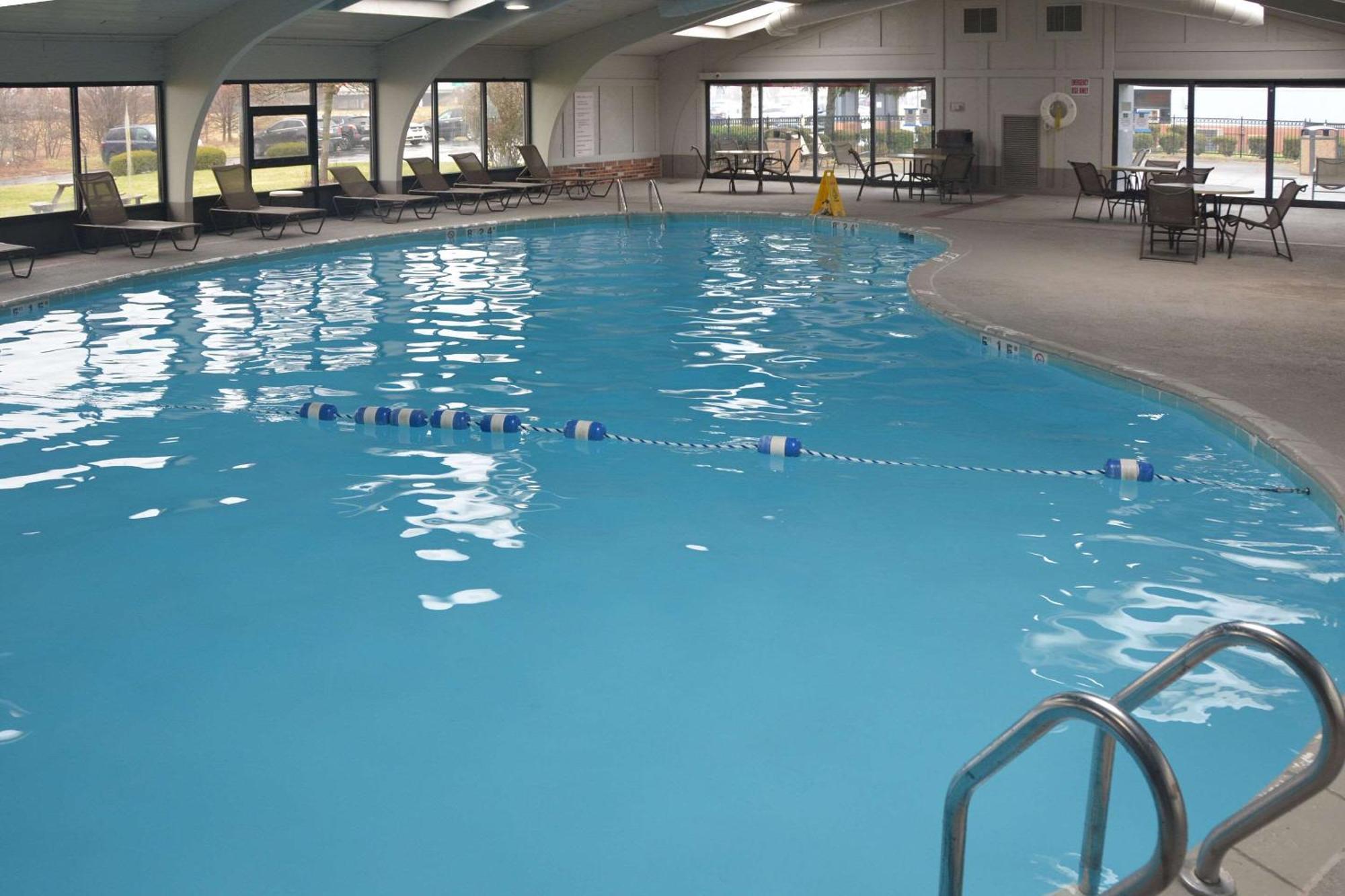 Quality Inn Перрісберґ Екстер'єр фото