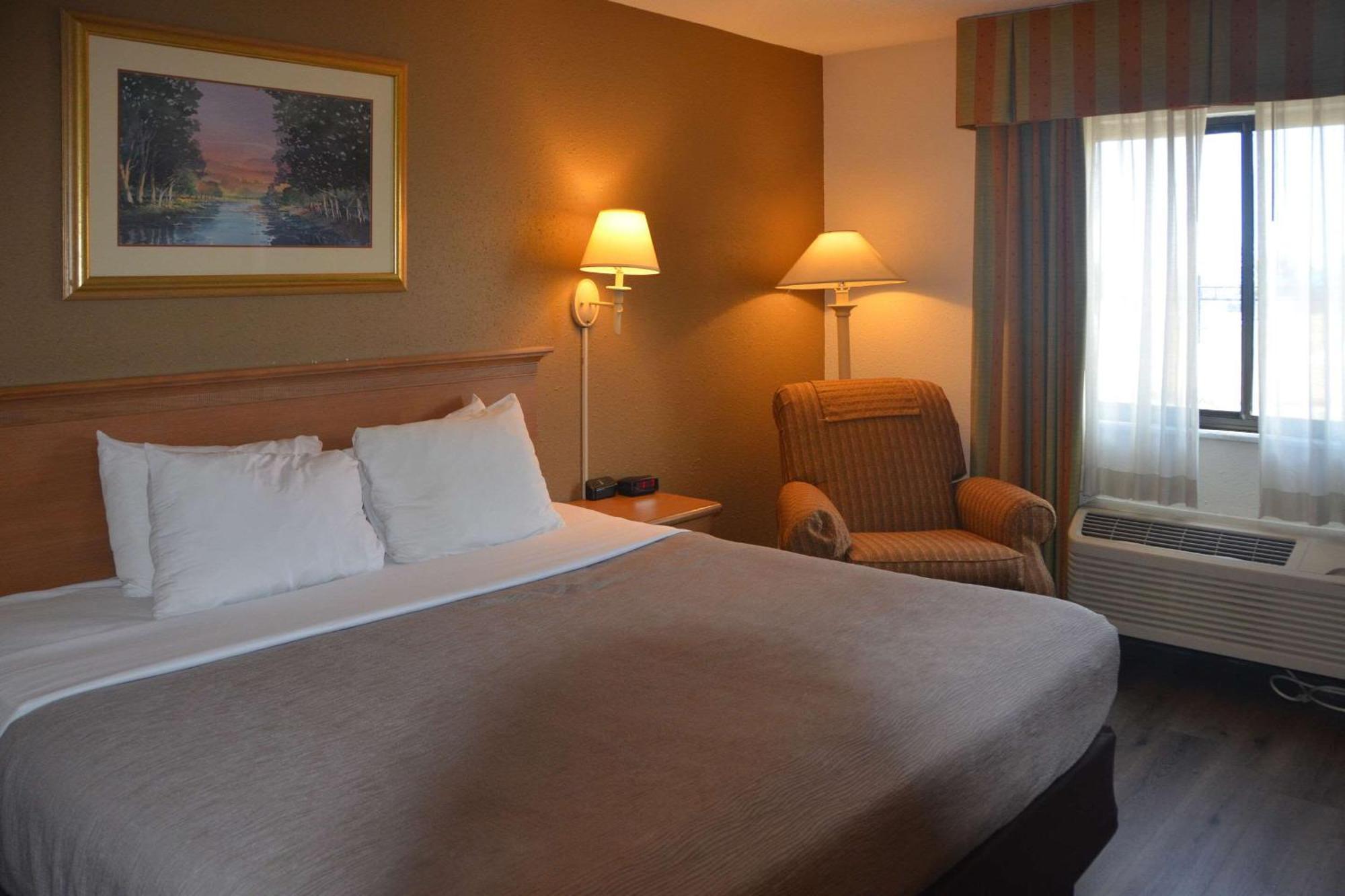 Quality Inn Перрісберґ Екстер'єр фото
